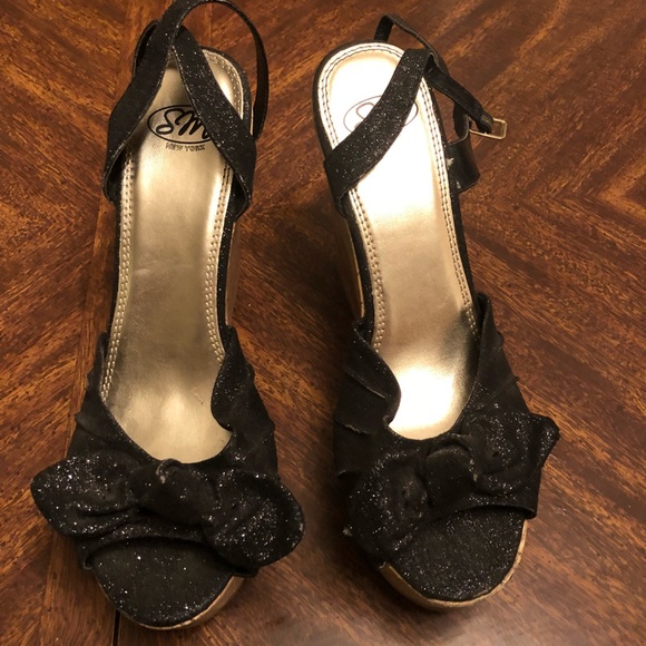 Adorable wedges with bow - Picture 2 of 3